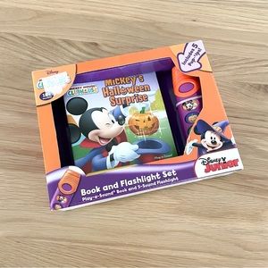 Disney Junior Mickey’s Halloween Surprise Book and Flashlight Set